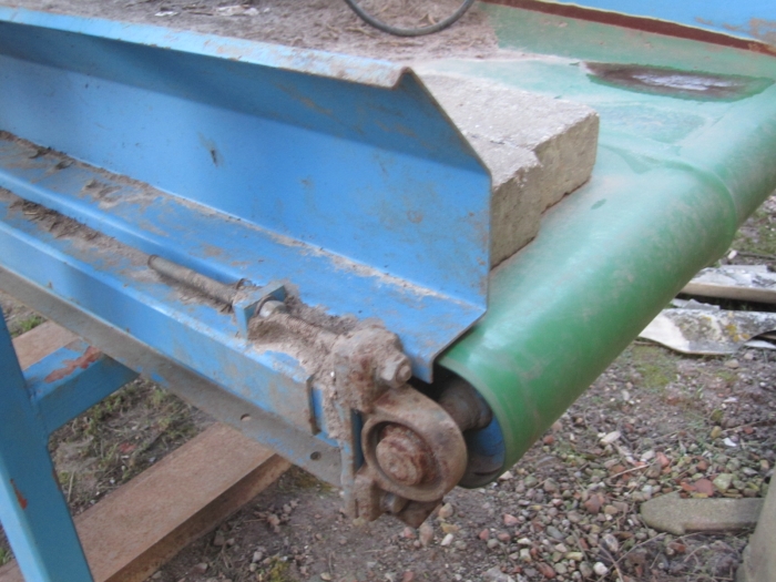 3375 Euro Jabelmann receiving hopper with roller cleaner