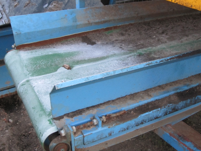 3375 Euro Jabelmann receiving hopper with roller cleaner