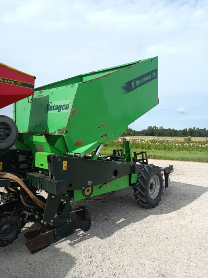 6186 Structural PM20 potato planter trailed