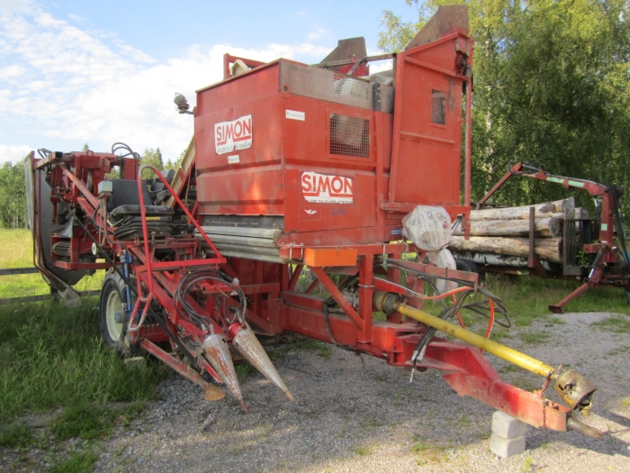 3417 Simon carrot harvester 1 row with bunker