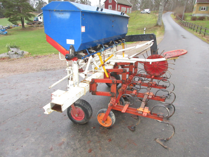 6218 Ugerlose row crop cleaner hoe