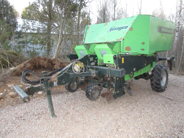 6186 Structural PM20 potato planter trailed