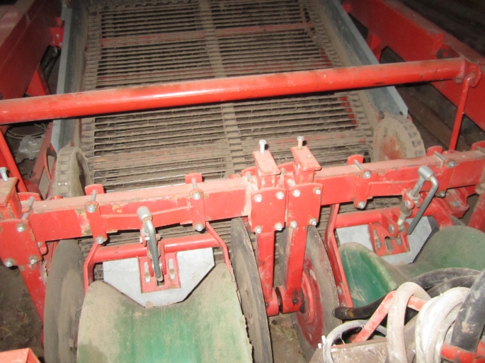 3433 Kverneland UN2200 Kartoffelroder 2Reihe