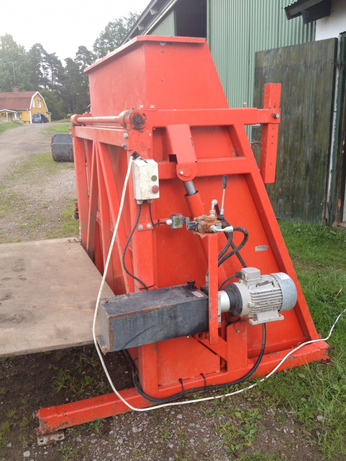 3436 EKKO box turner el-hydraulic 135 cm wide