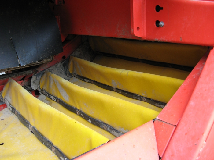 3454 Grimme GZ1700 2 row red beet harvester etc