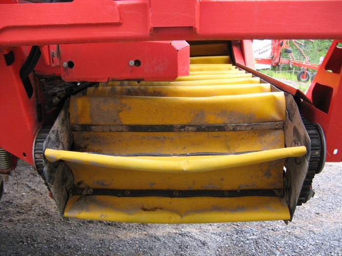3454 Grimme GZ1700 2 row red beet harvester etc