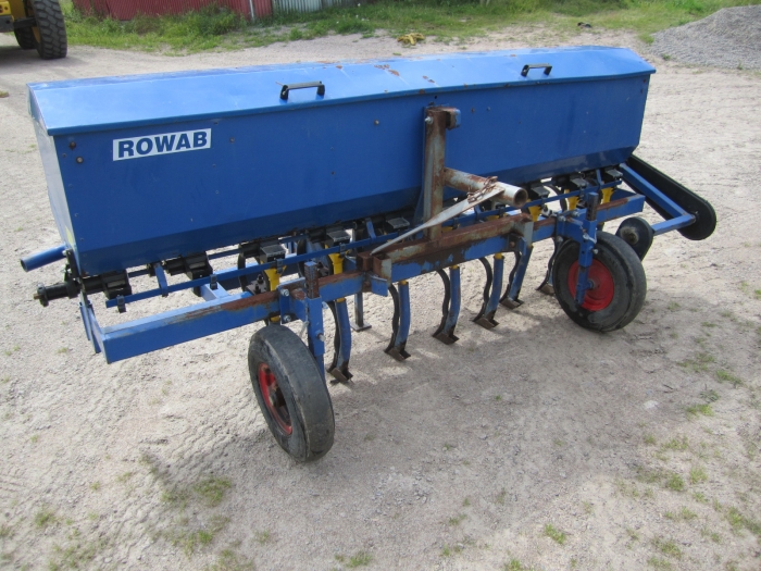 3472 Fiona row fertilizer