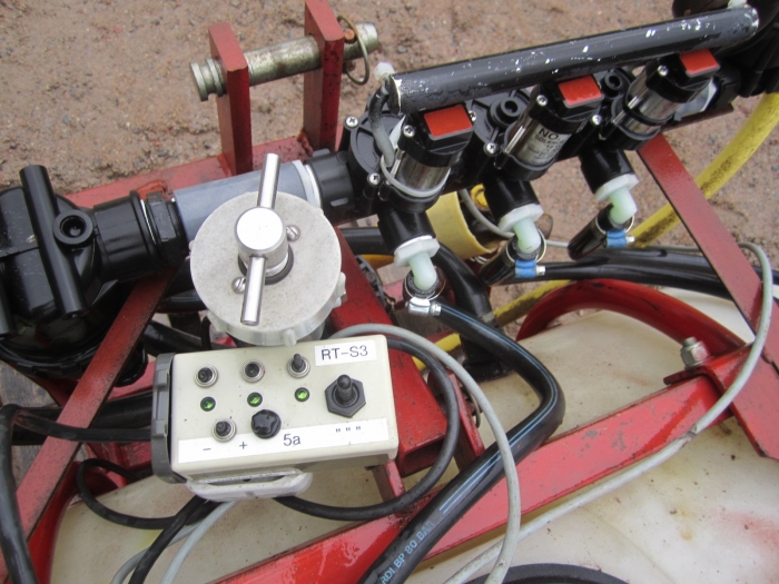 3480 Hardi small sprayer 200 ltr 6 m ramp el-steering