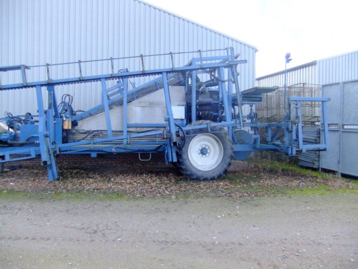 3505 Asa-Lift leek harvester trailed with automatic box system