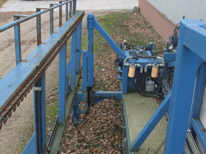 3505 Asa-Lift leek harvester trailed with automatic box system