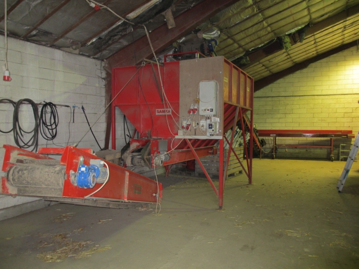 3511 Tong hopper with elevator, conveyor 