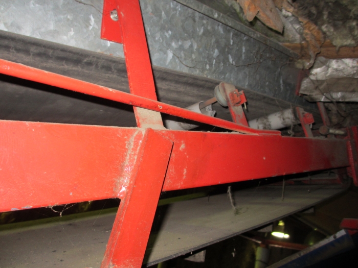 3511 Tong hopper with elevator, conveyor 
