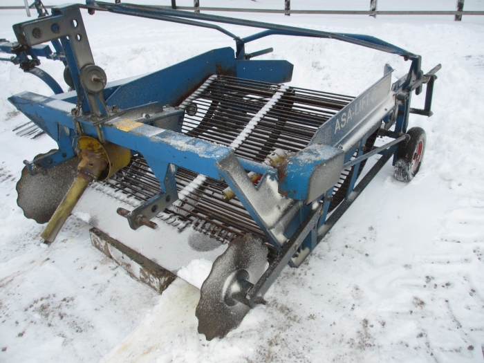 3550 Asa-Lift onion windrower
