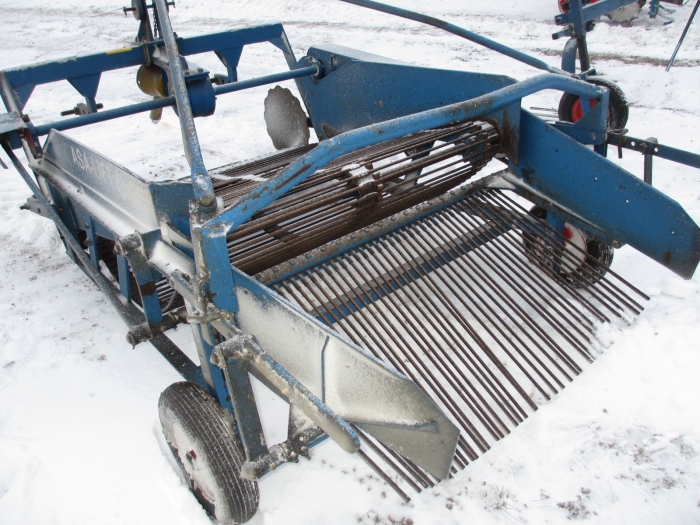 3550 Asa-Lift onion windrower
