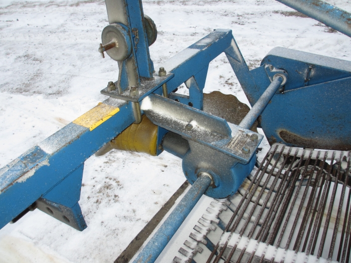 3550 Asa-Lift onion windrower