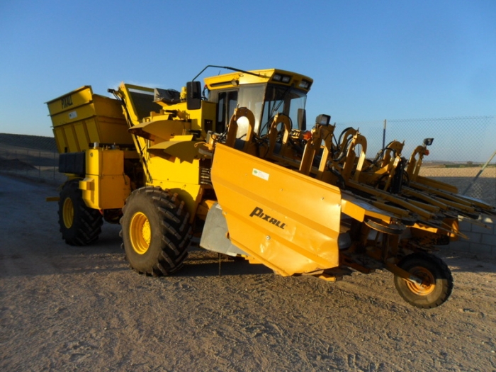 3557 Oxbo Pixall sweet corn harvester