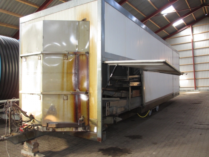 3600 Harvest trailer with harvest conveyor