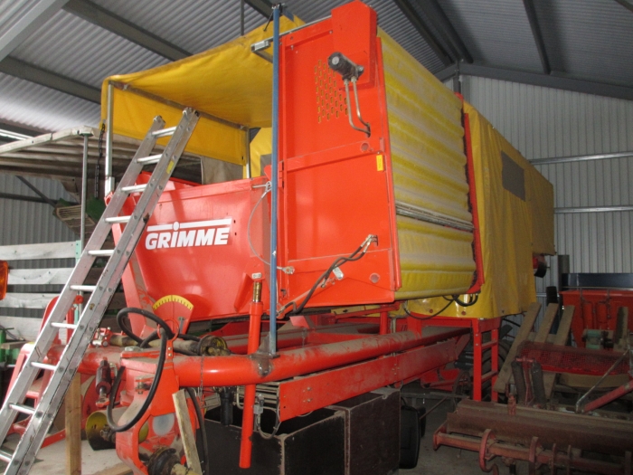 3835 Grimme SE70-20 potato harvester