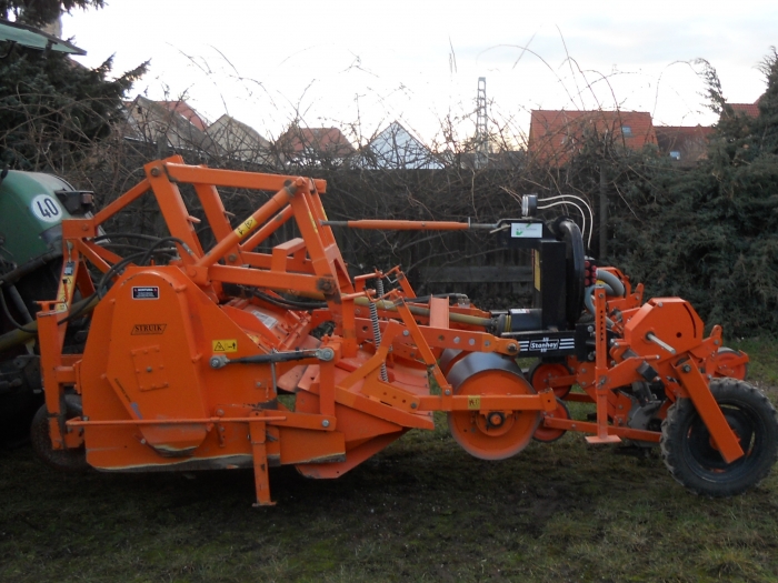 3209 Stanhay/Struik carrot bed and seeder combination
