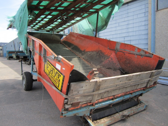 3904 EMVE receiving hopper with screen grader