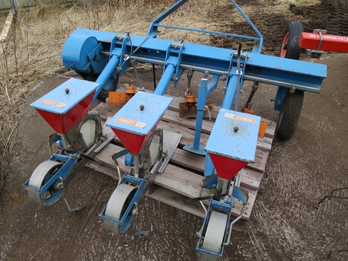 3999 Nibex seedíng machine 300 3 Row neustand