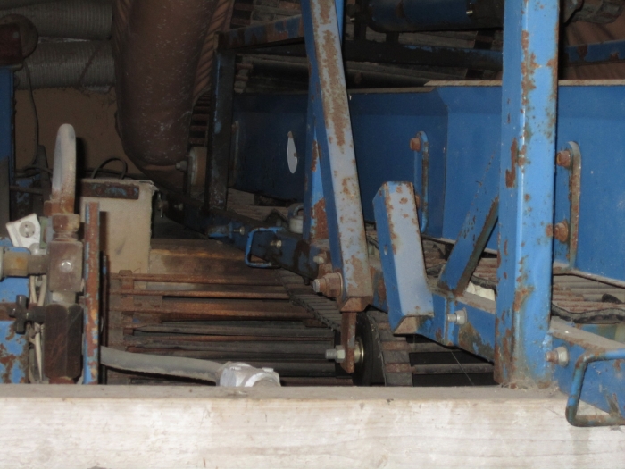 3035 ASA-LIFT onion loader trailed
