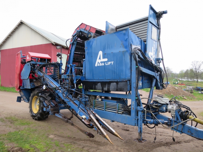 4073 Asa-Lift carrot harvester T-120B with bunker