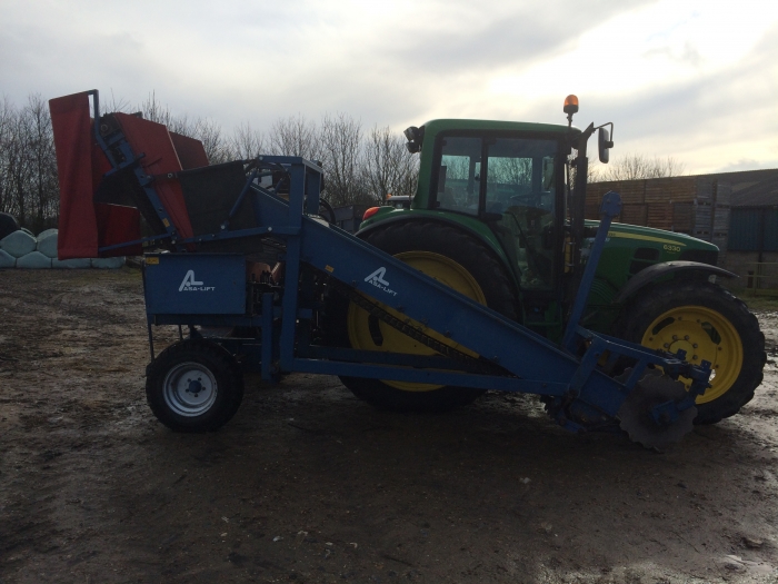 4095 Asa-Lift sharelift mounted carrot harvester