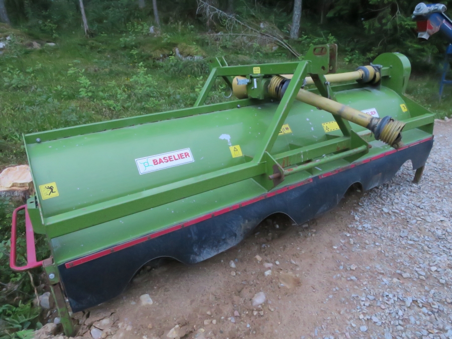 4130 Baselier Haulm topper LKB320