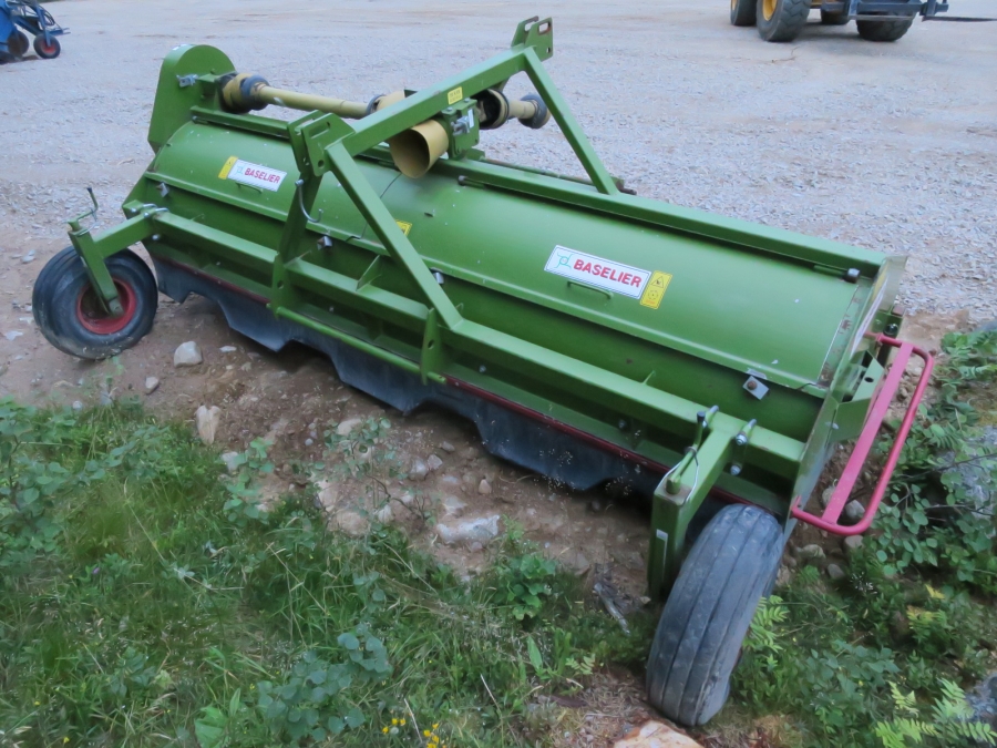 4130 Baselier Haulm topper LKB320