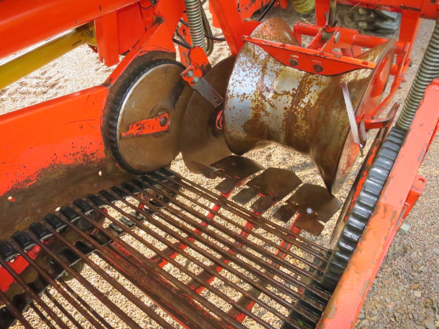 4135 Grimme SE75-30 potato harvester