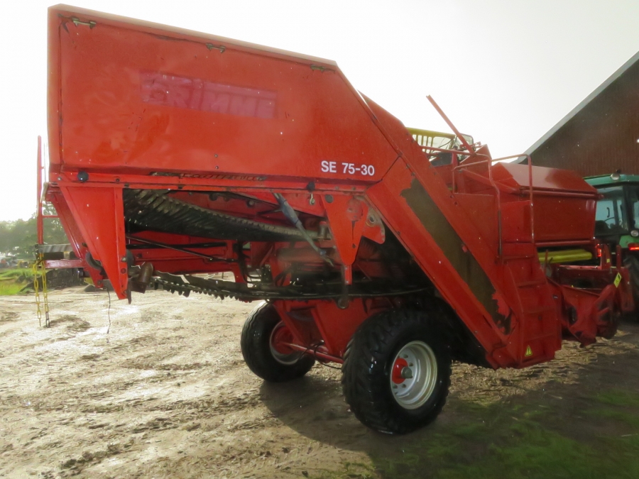 4135 Grimme SE75-30 potato harvester