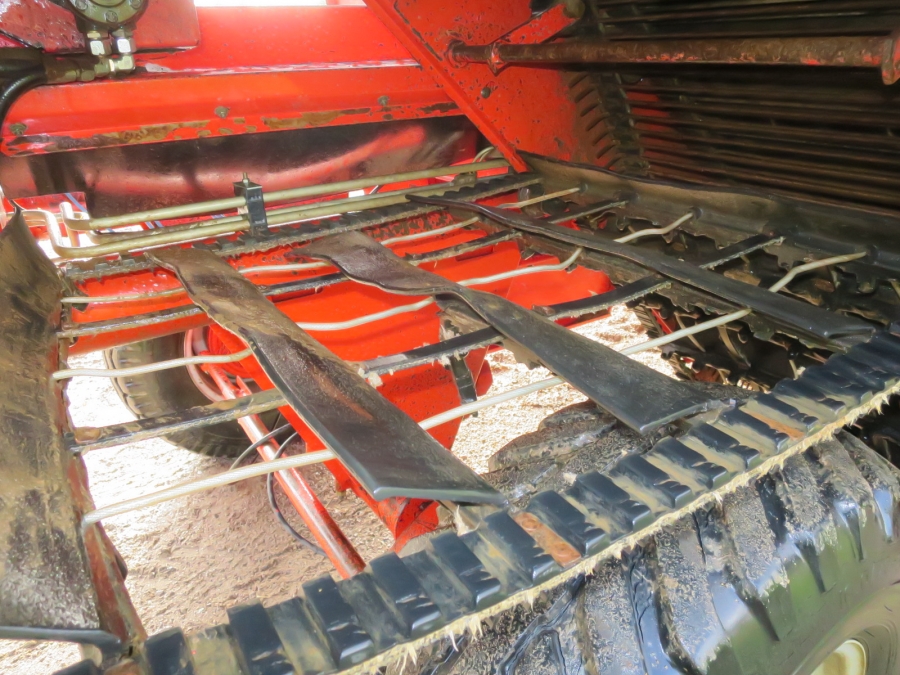 4135 Grimme SE75-30 potato harvester