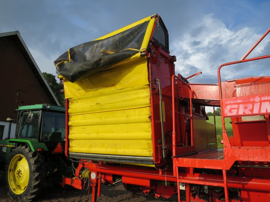 4135 Grimme SE75-30 potato harvester