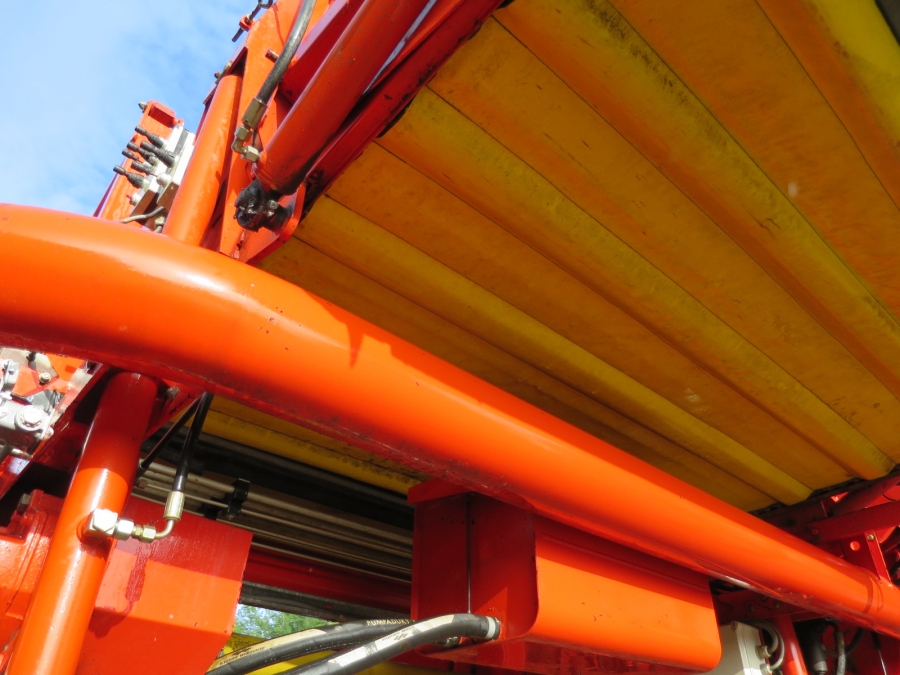 4135 Grimme SE75-30 potato harvester