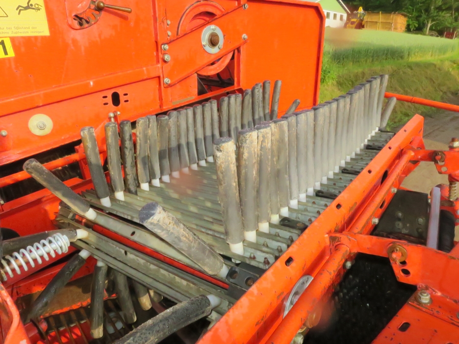 4135 Grimme SE75-30 potato harvester