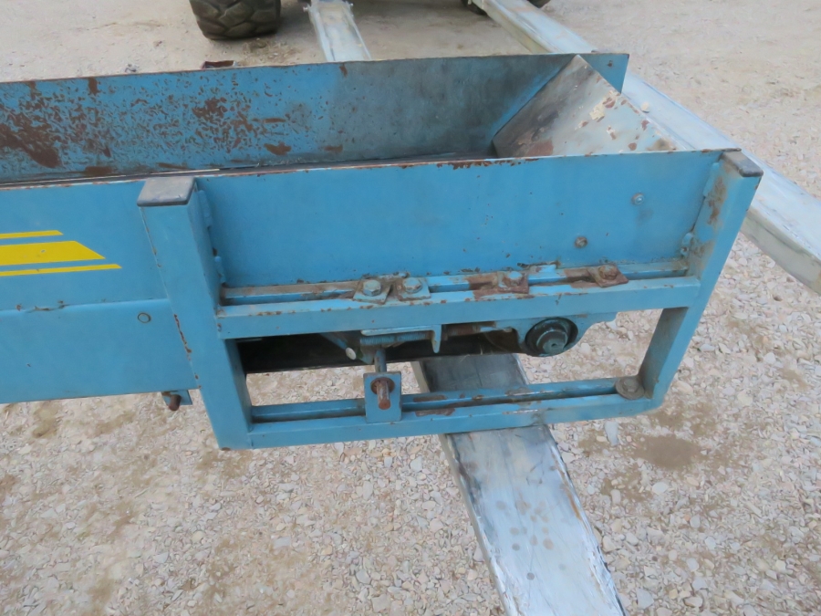 4142 EMVE conveyor 1900x250 mm 