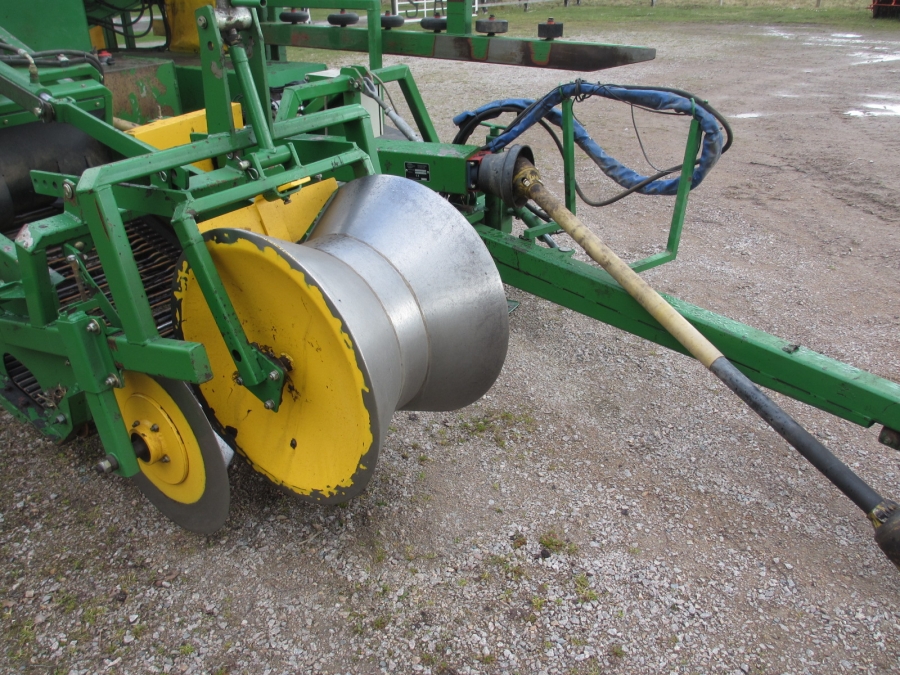 4164 Juko 1 row trailed potato harvester