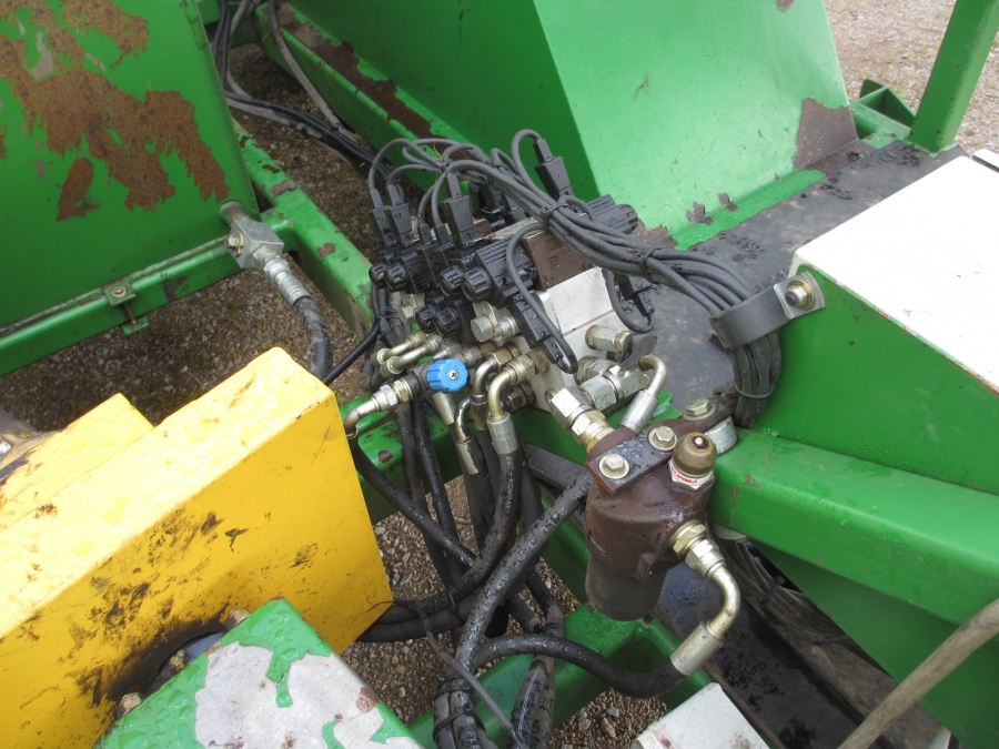 4164 Juko 1 row trailed potato harvester