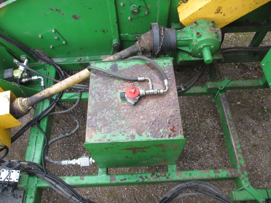 4164 Juko 1 row trailed potato harvester