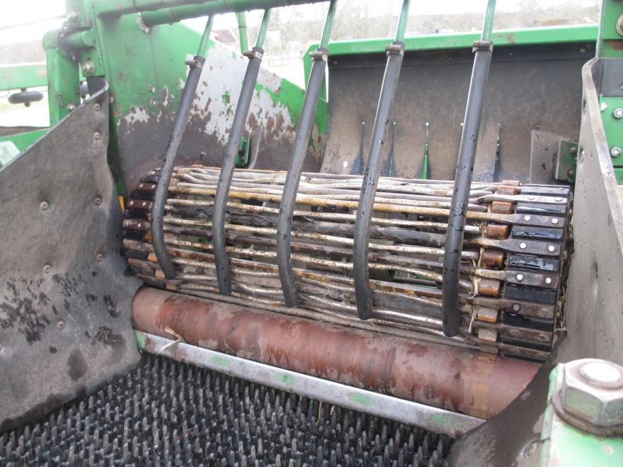 4164 Juko 1 row trailed potato harvester