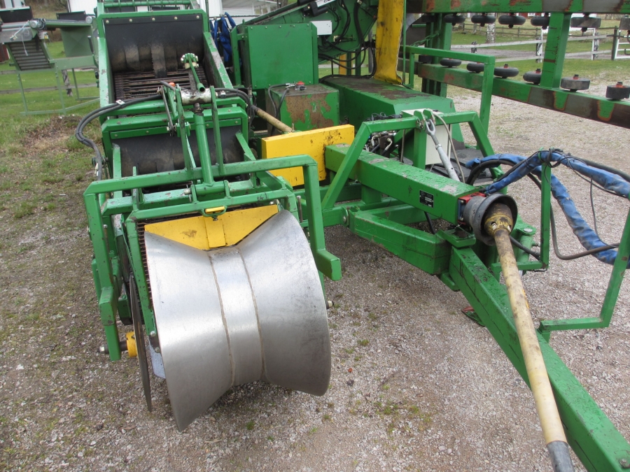 4164 Juko 1 row trailed potato harvester