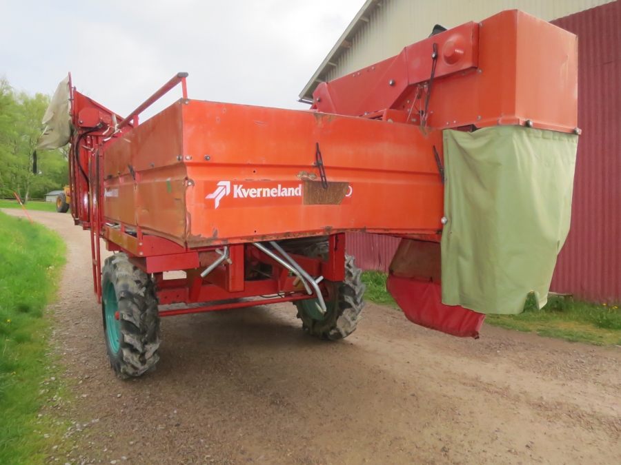 4201 Kverneland UN2100 potato harvester