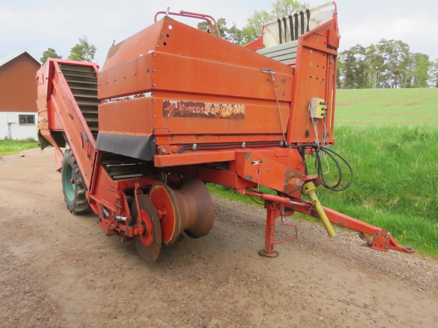 4201 Kverneland UN2100 potato harvester