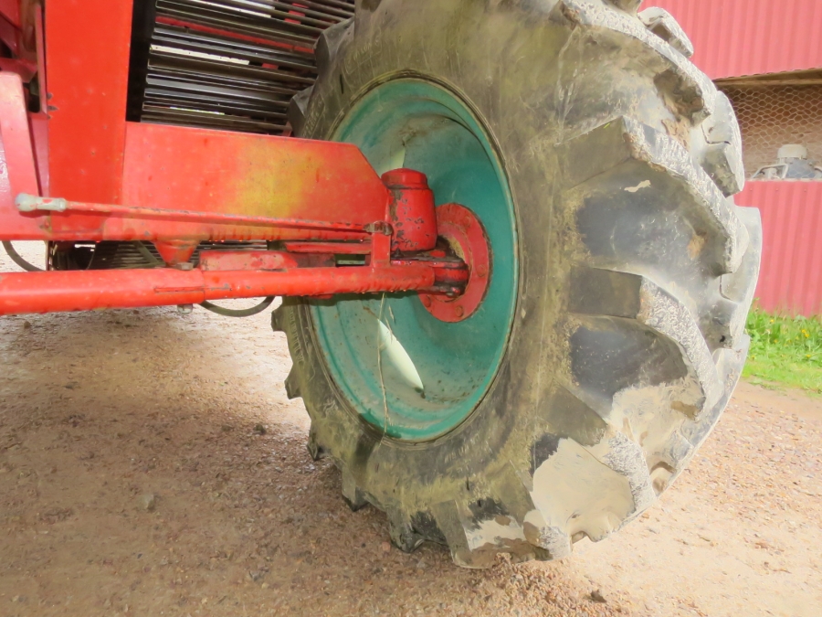 4201 Kverneland UN2100 potato harvester