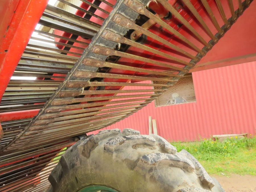 4201 Kverneland UN2100 potato harvester