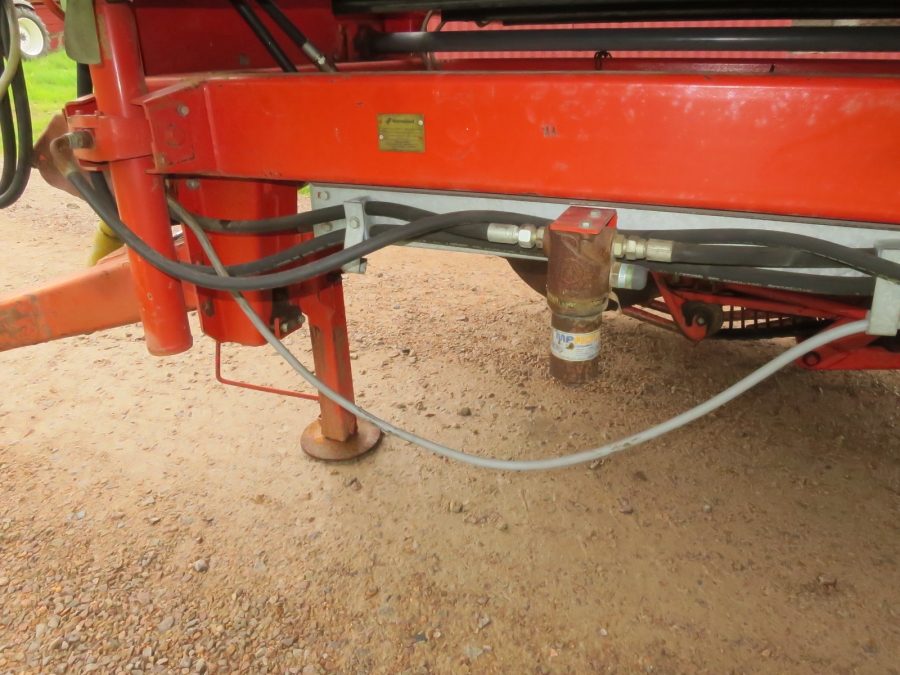 4201 Kverneland UN2100 potato harvester