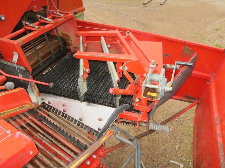 4201 Kverneland UN2100 potato harvester