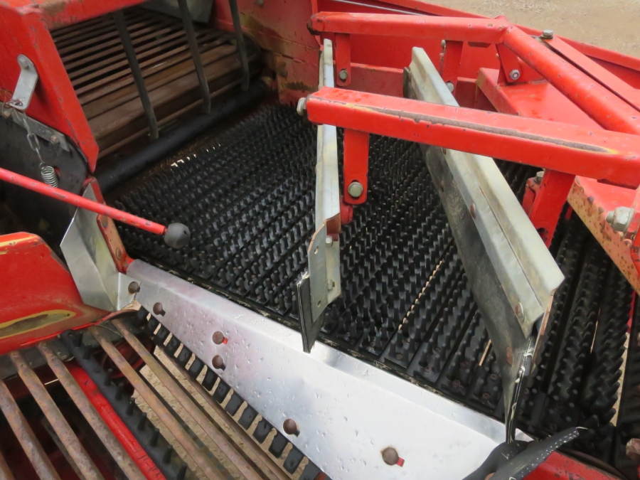4201 Kverneland UN2100 potato harvester