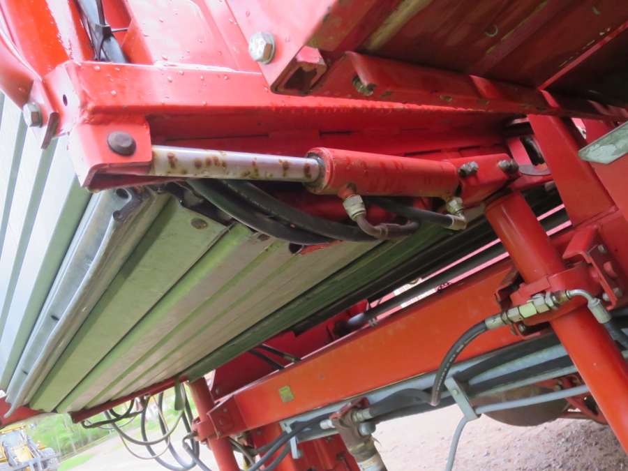 4201 Kverneland UN2100 potato harvester
